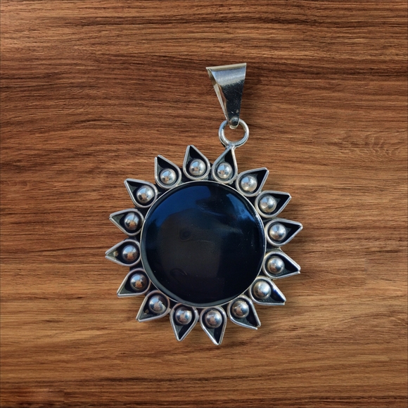 Jewelry - Chic Silver and Black Sunburst Necklace